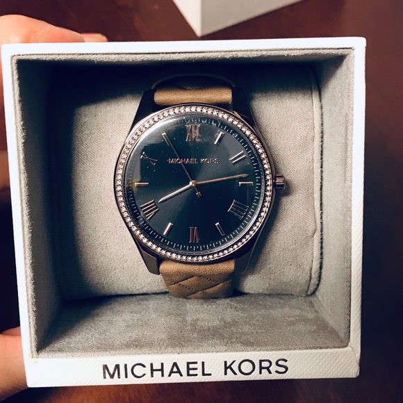 MK ladies watch - Picture 1 of 3